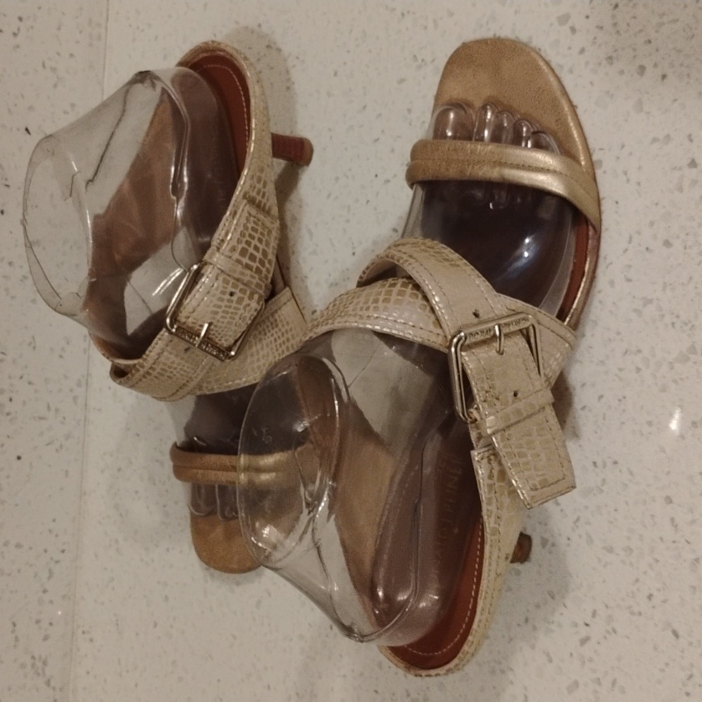Donald J. Pliner Gold Textured Heels Size 8.5 Women - Picture 2 of 8